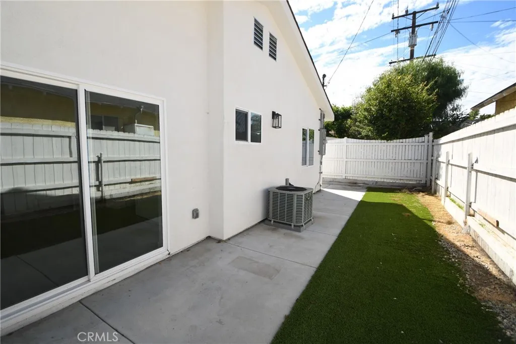 935 E Fairview Boulevard, Inglewood, California 90302 home-pic-22